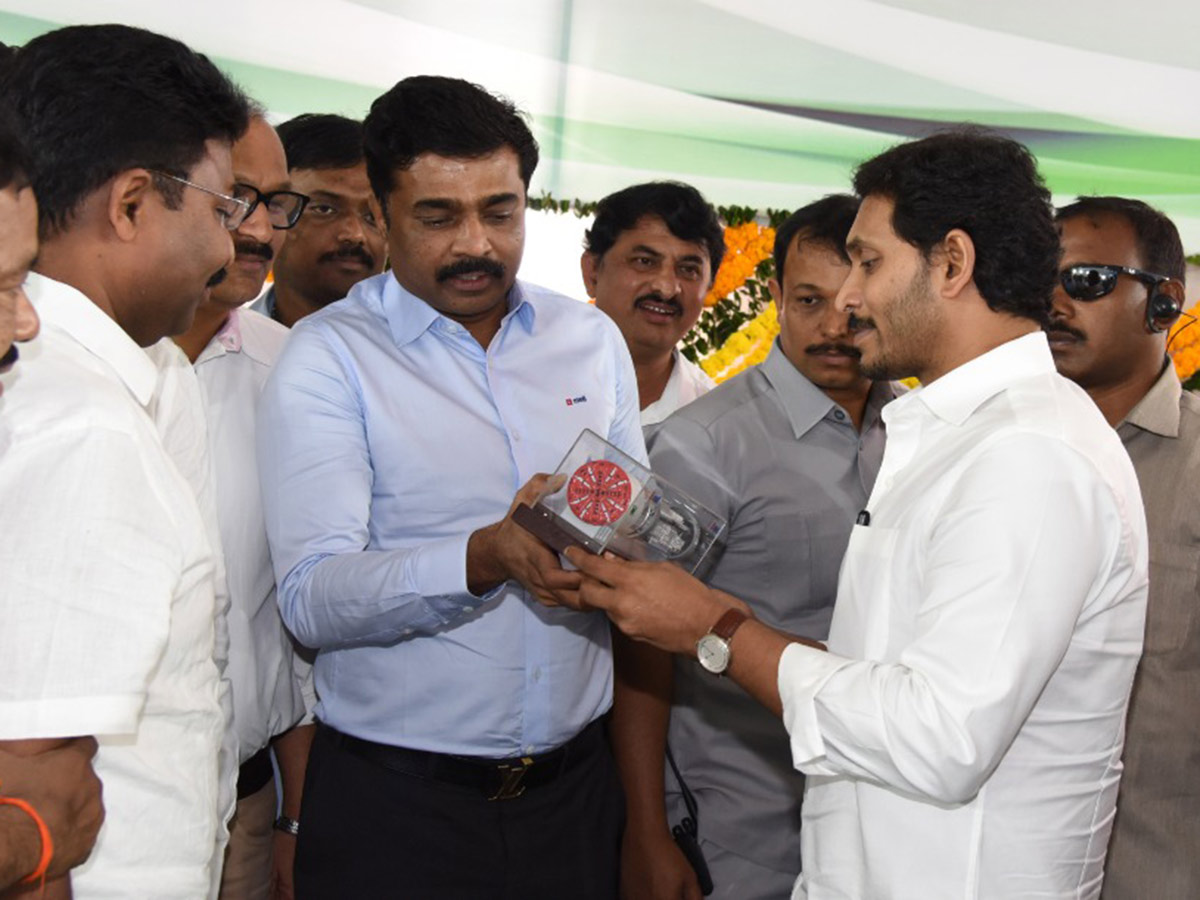 YS Jagan launches Veligonda tunnels in Prakasam district7