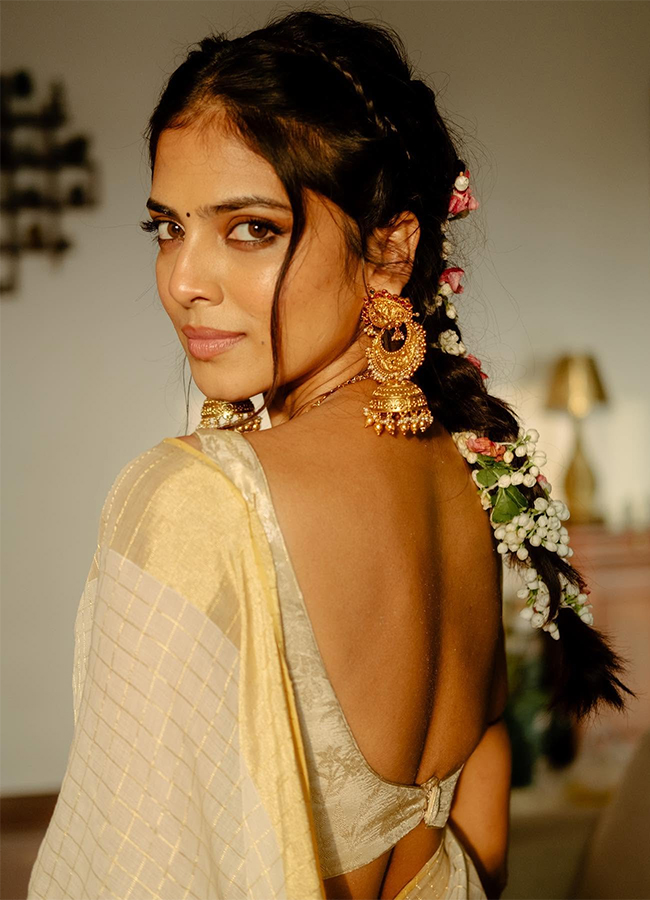 Actress Malavika Mohanan Birthday Special Photos10