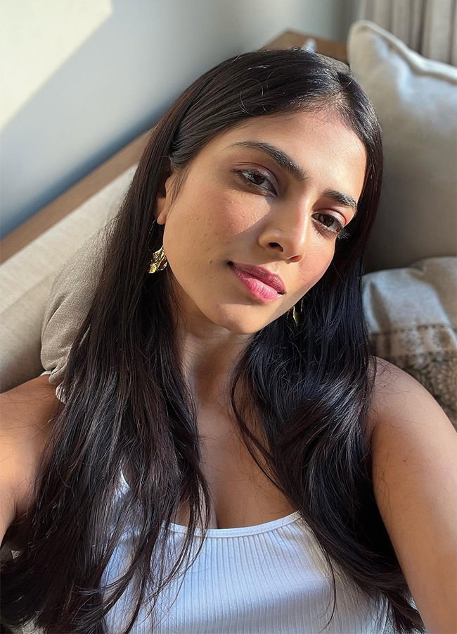 Actress Malavika Mohanan Birthday Special Photos20