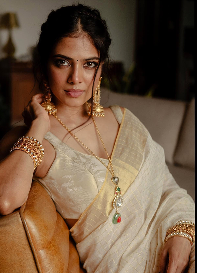 Actress Malavika Mohanan Birthday Special Photos9