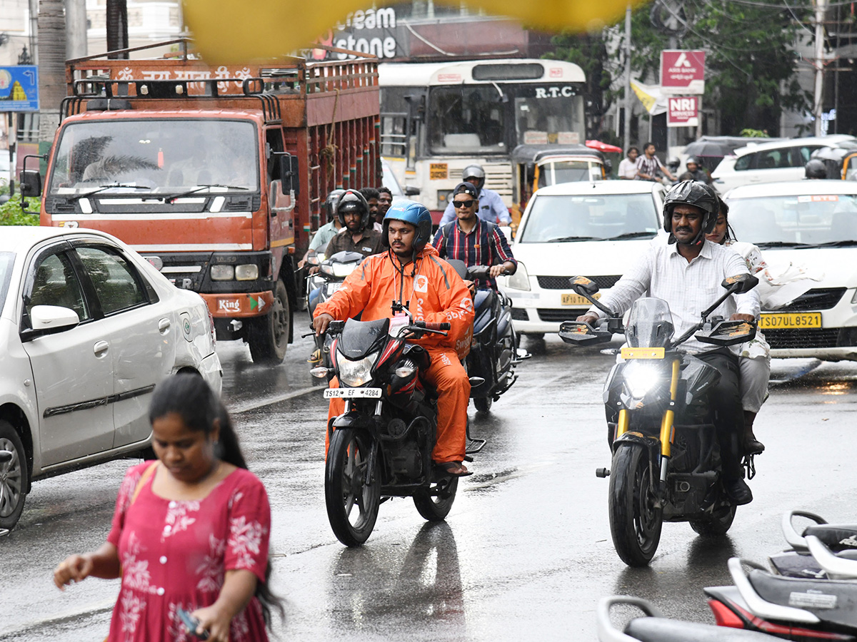 Heavy Rain Lashes Hyderabad Photos11