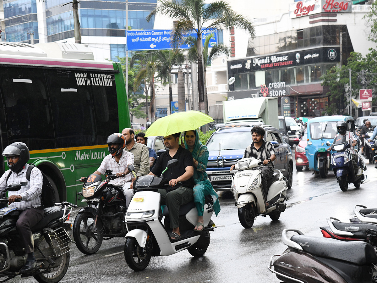 Heavy Rain Lashes Hyderabad Photos12