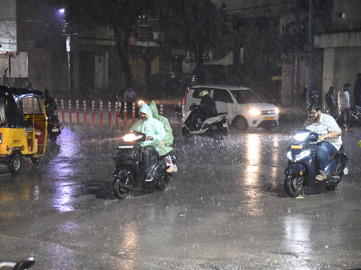 Heavy Rain Lashes Hyderabad Photos14