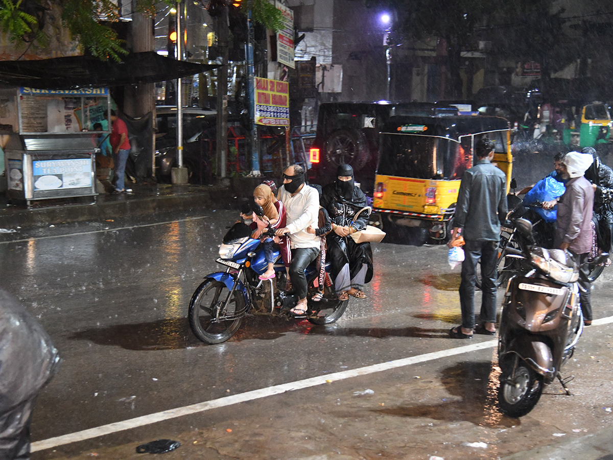 Heavy Rain Lashes Hyderabad Photos15