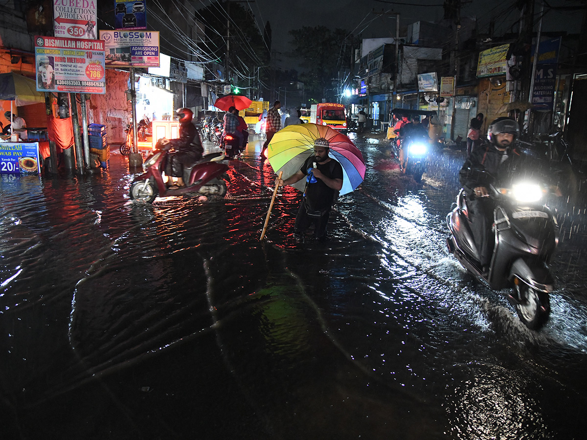 Heavy Rain Lashes Hyderabad Photos2