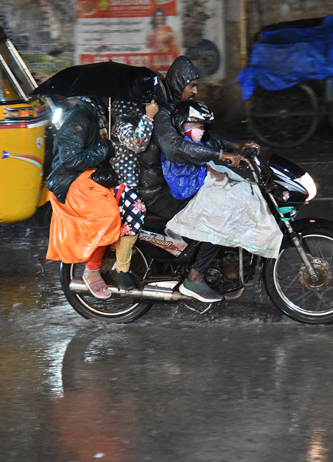 Heavy Rain Lashes Hyderabad Photos21