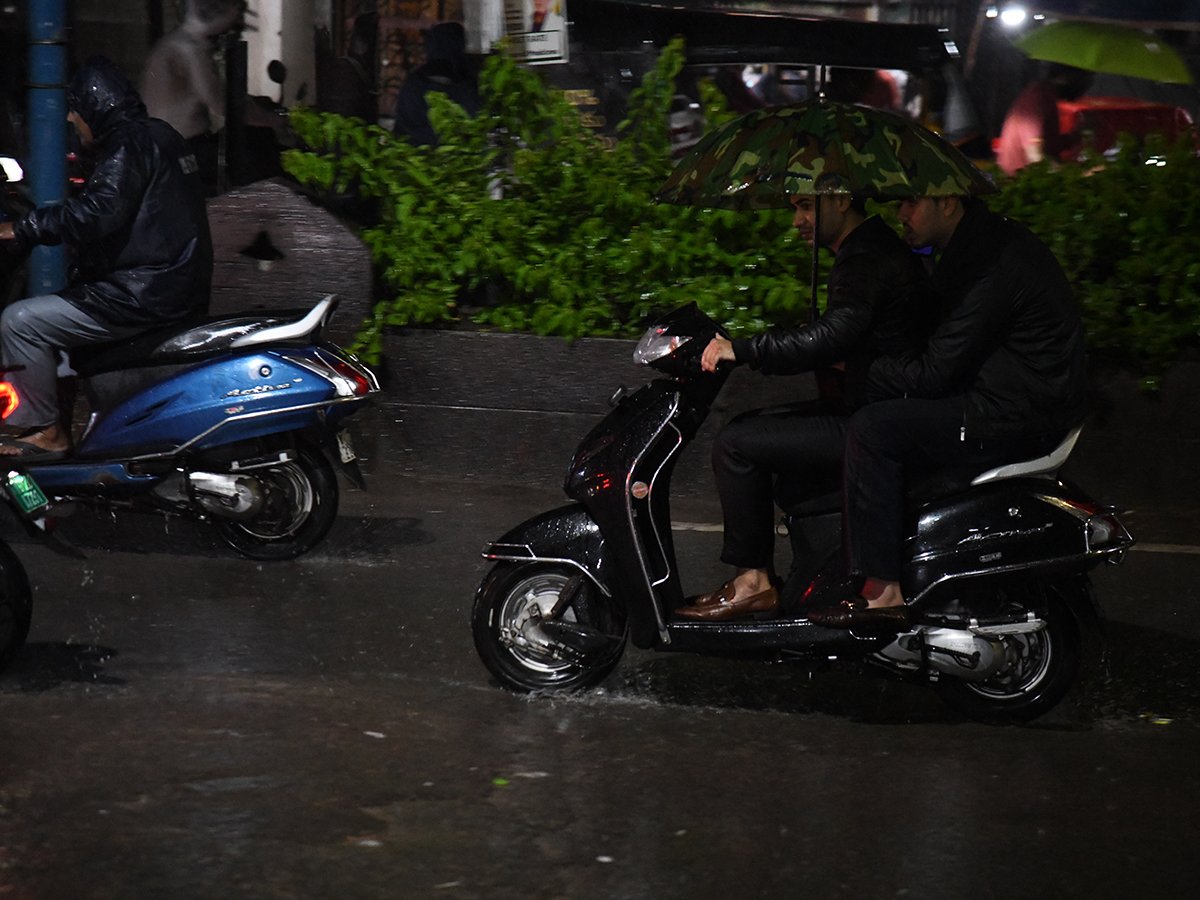 Heavy Rain Lashes Hyderabad Photos23