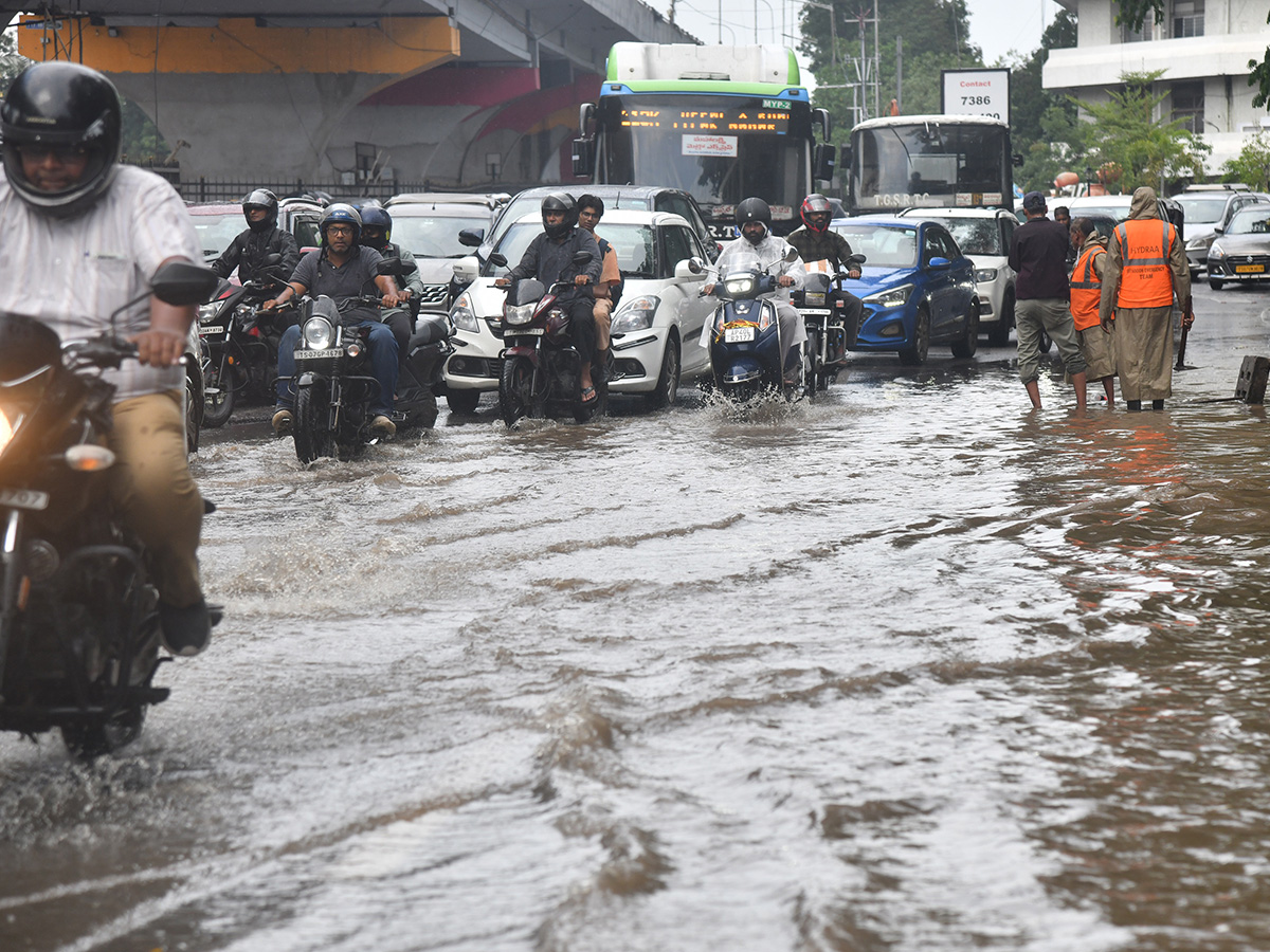 Heavy Rain Lashes Hyderabad Photos4