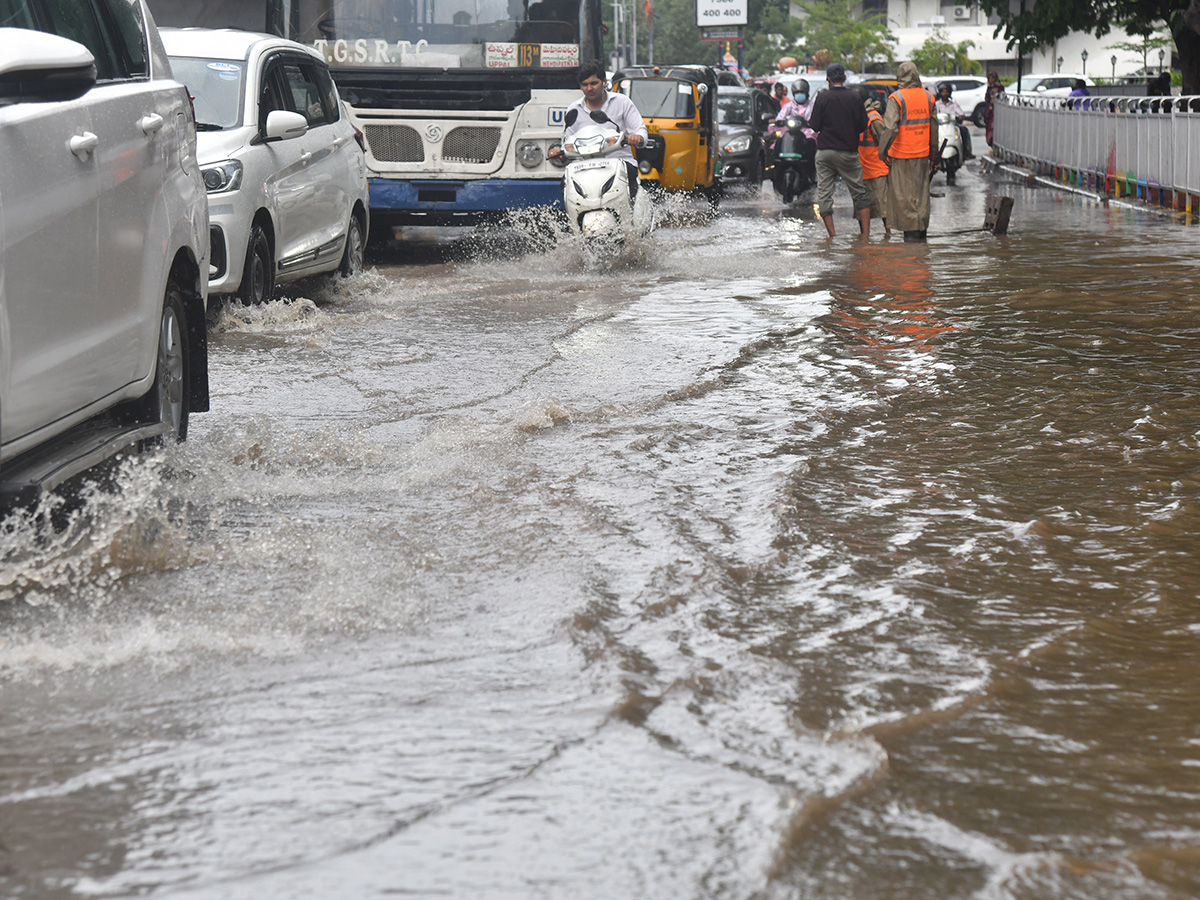 Heavy Rain Lashes Hyderabad Photos6