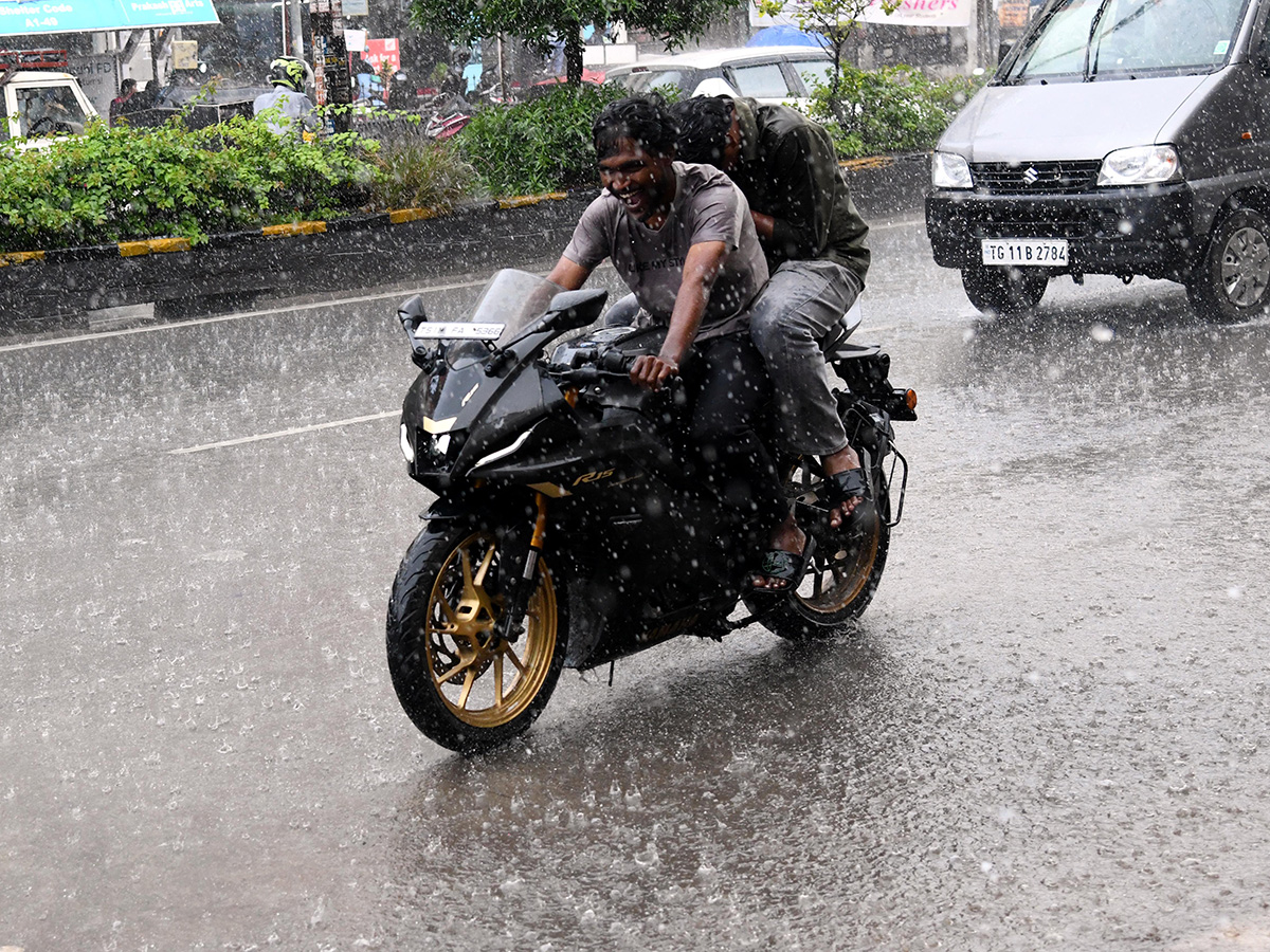 Heavy Rain Lashes Hyderabad Photos7