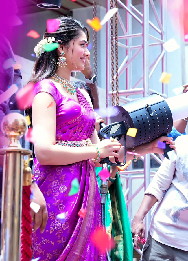 Krithi Shetty Shopping Mall Grand Opening in Mancherial8