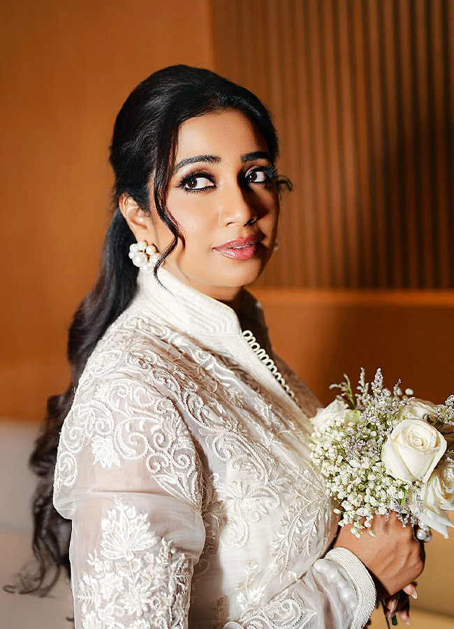 Shreya Ghoshal Shines Like a Swan in Stunning New Photos13
