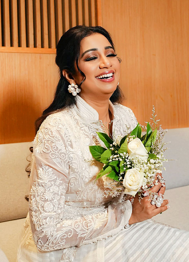 Shreya Ghoshal Shines Like a Swan in Stunning New Photos15