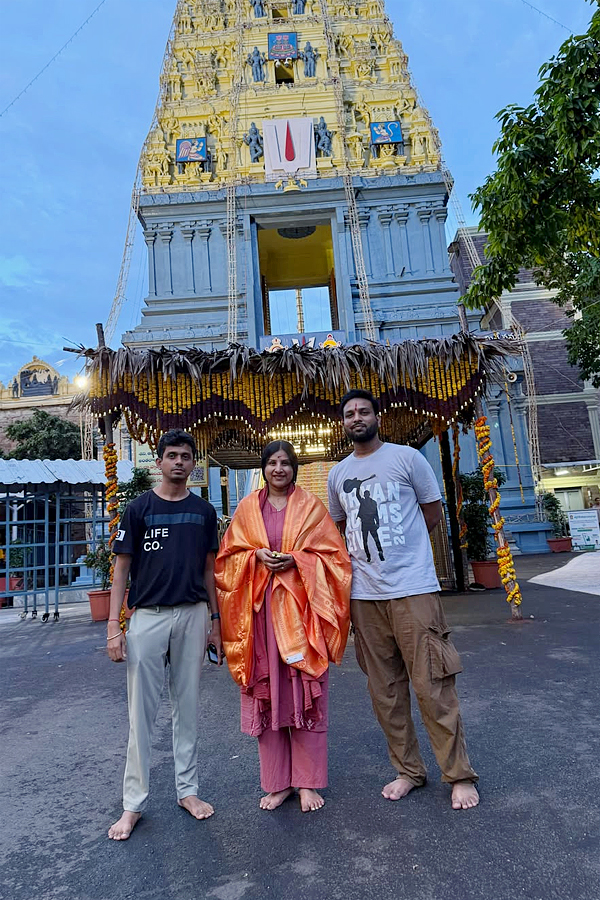 Singer mangli visited In simhachalam temple Photos6