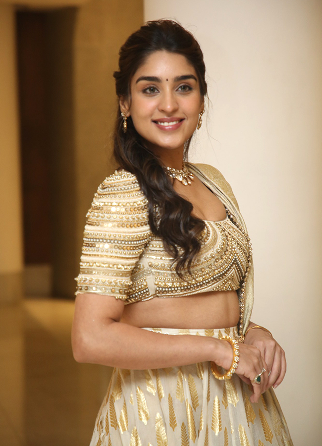Tollywood Actress Yukti Thareja KJQ Movie Latest Photos Viral10