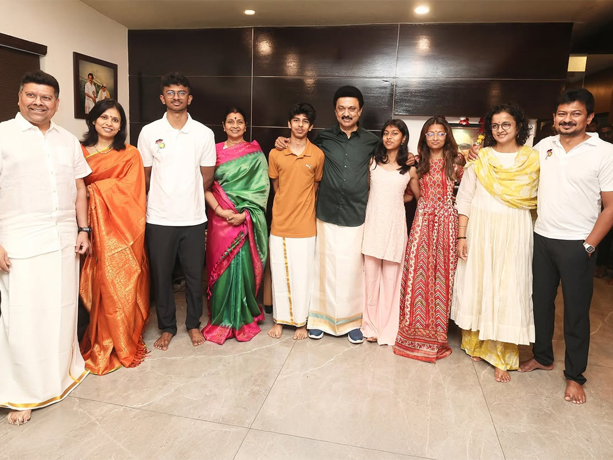 Udhayanidhi Stalin Arrest News: Rare Family Photos With Wife Kiruthiga and Kids Go Viral13