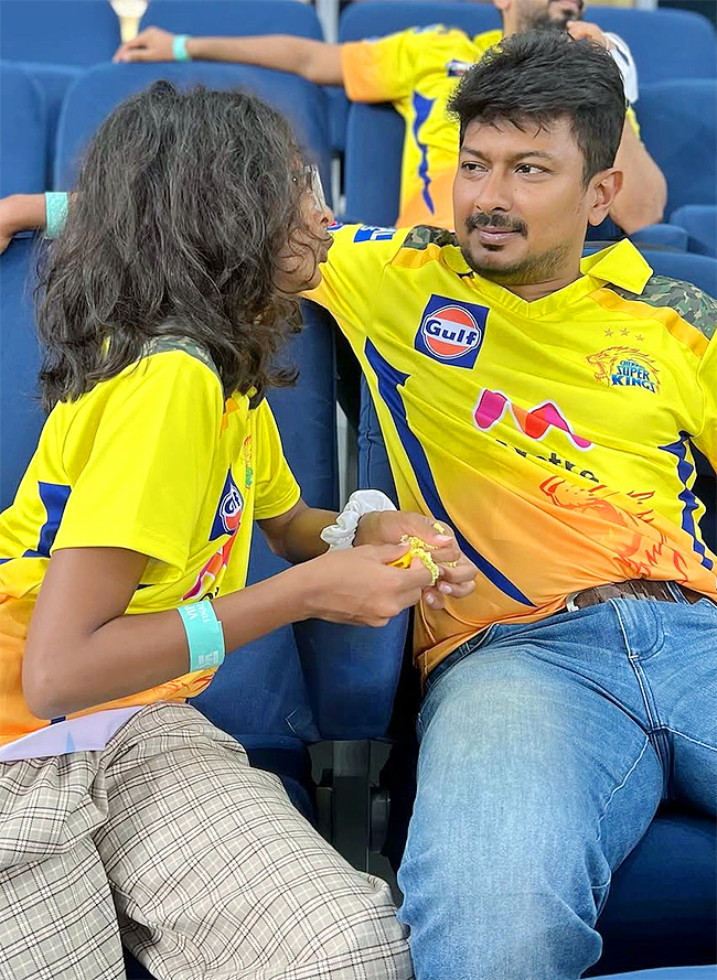 Udhayanidhi Stalin Arrest News: Rare Family Photos With Wife Kiruthiga and Kids Go Viral19