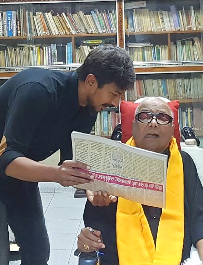 Udhayanidhi Stalin Arrest News: Rare Family Photos With Wife Kiruthiga and Kids Go Viral21