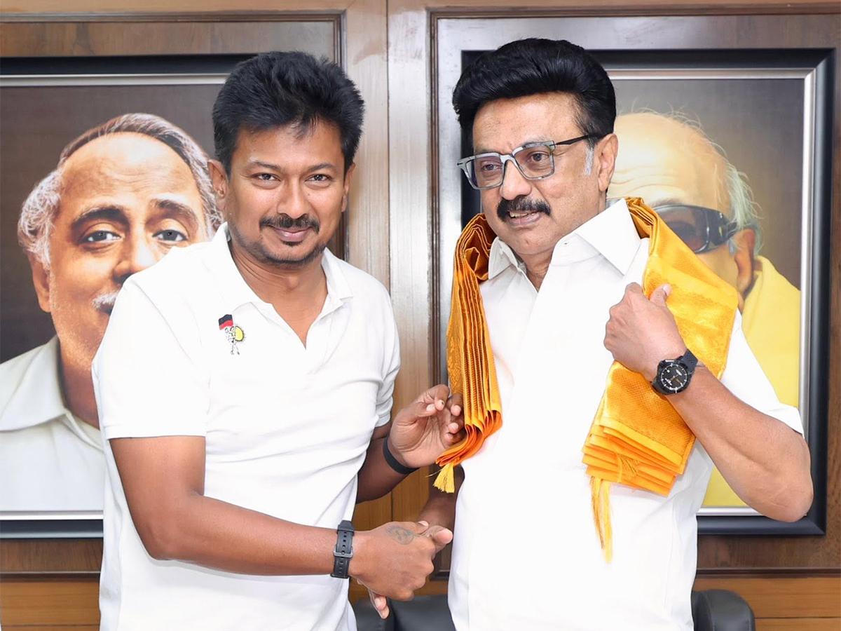 Udhayanidhi Stalin Arrest News: Rare Family Photos With Wife Kiruthiga and Kids Go Viral3