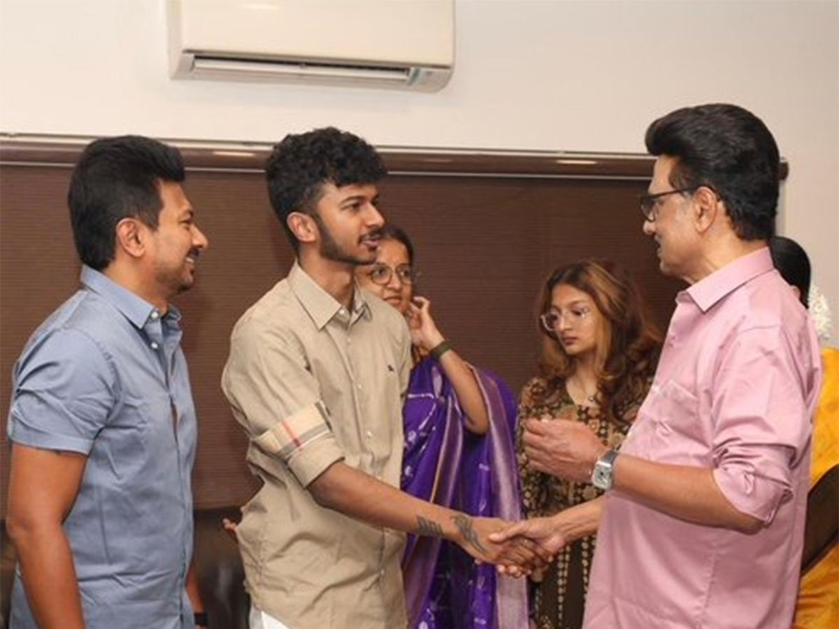 Udhayanidhi Stalin Arrest News: Rare Family Photos With Wife Kiruthiga and Kids Go Viral6