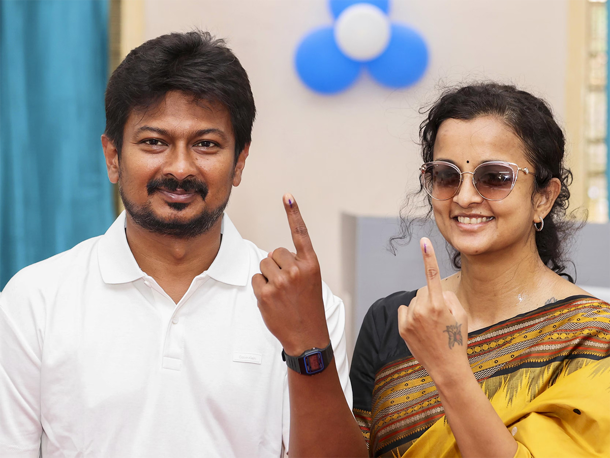Udhayanidhi Stalin Arrest News: Rare Family Photos With Wife Kiruthiga and Kids Go Viral7