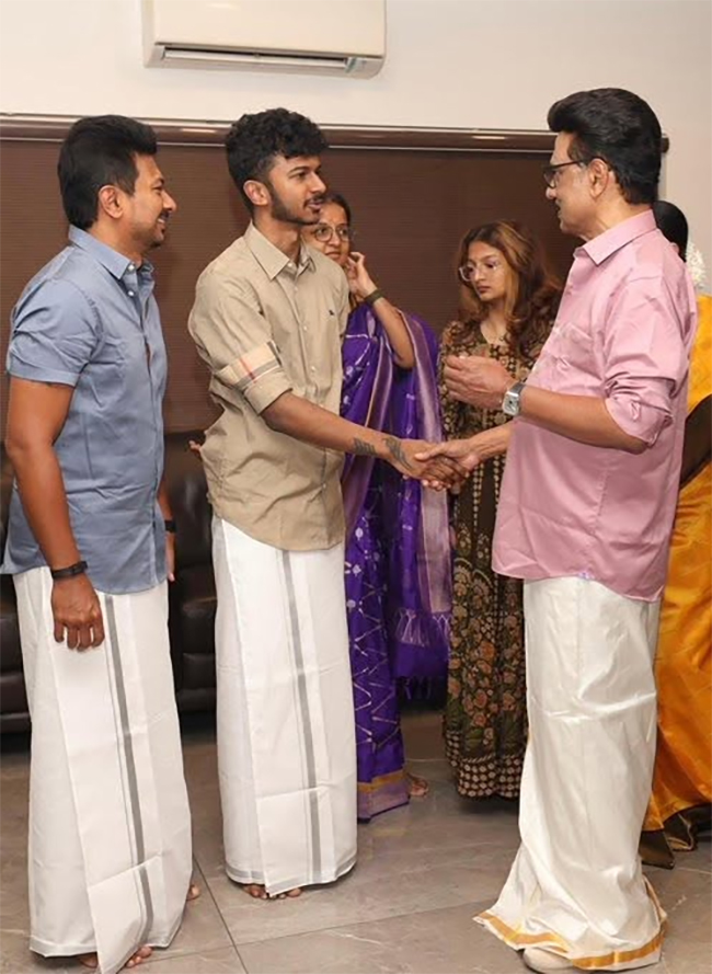Udhayanidhi Stalin Arrest News: Rare Family Photos With Wife Kiruthiga and Kids Go Viral9