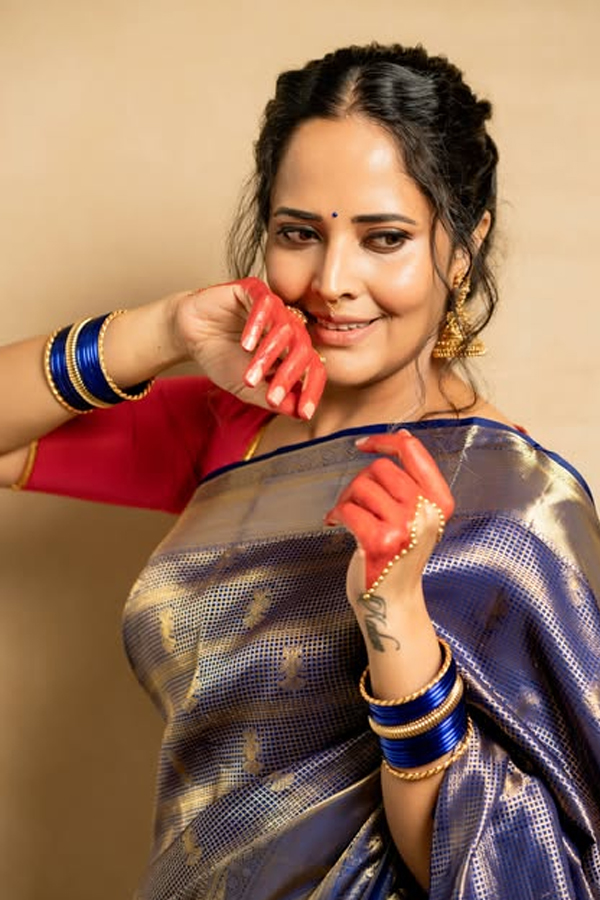 Anchor Anasuya Bharadwaj Stunning Looks In Saree Photos2