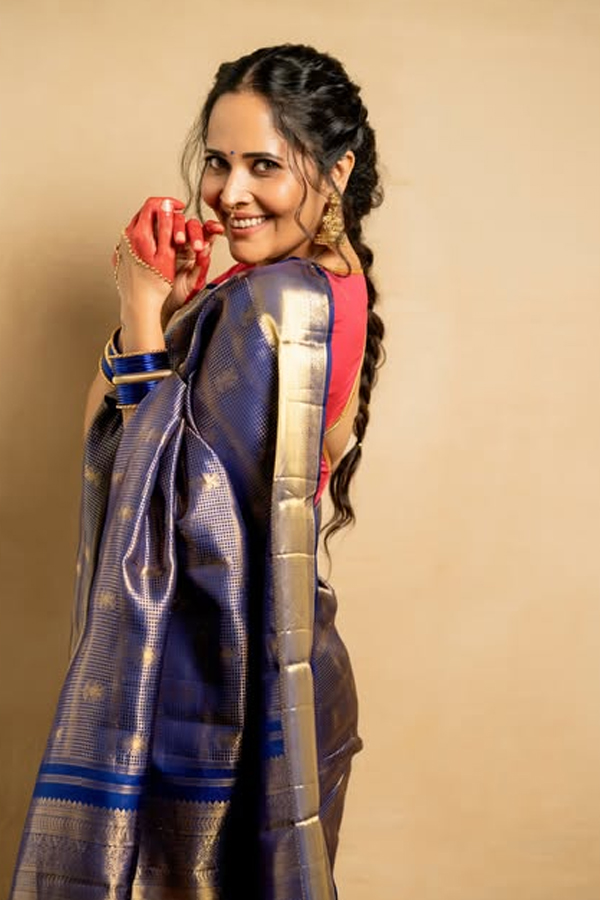 Anchor Anasuya Bharadwaj Stunning Looks In Saree Photos11