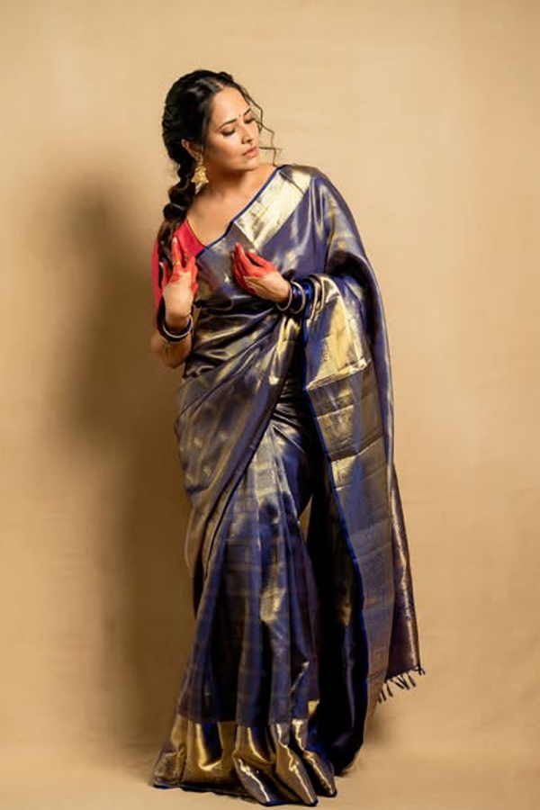 Anchor Anasuya Bharadwaj Stunning Looks In Saree Photos12