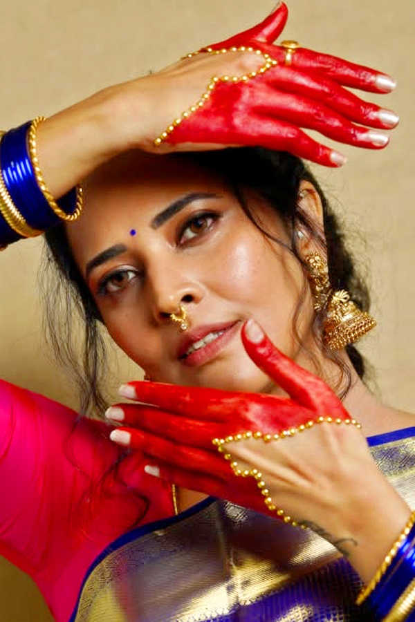 Anchor Anasuya Bharadwaj Stunning Looks In Saree Photos18