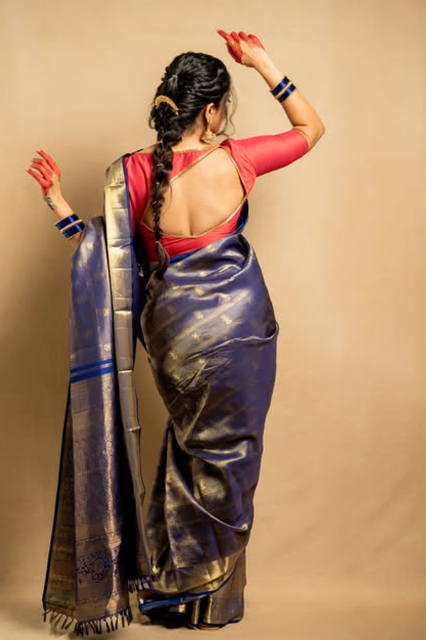 Anchor Anasuya Bharadwaj Stunning Looks In Saree Photos7