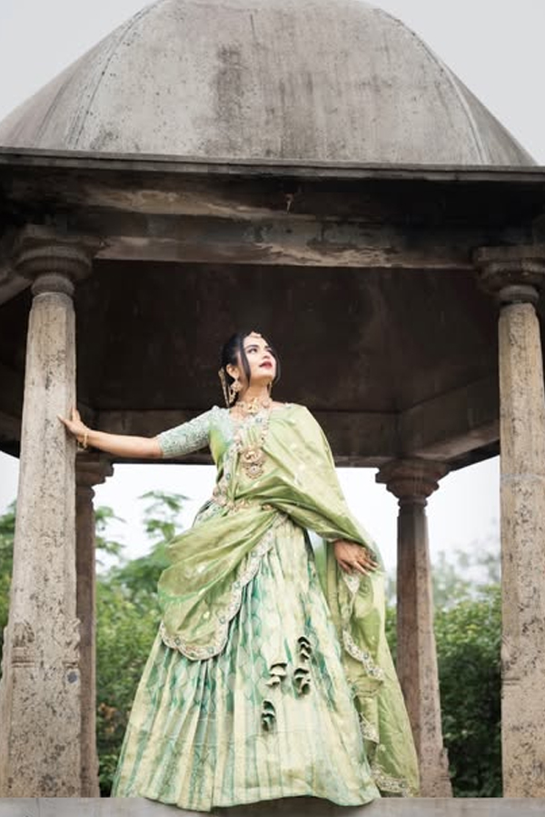Bigg Boss Beauty Priyanka Jain Dazzling In Green Dress Photos8