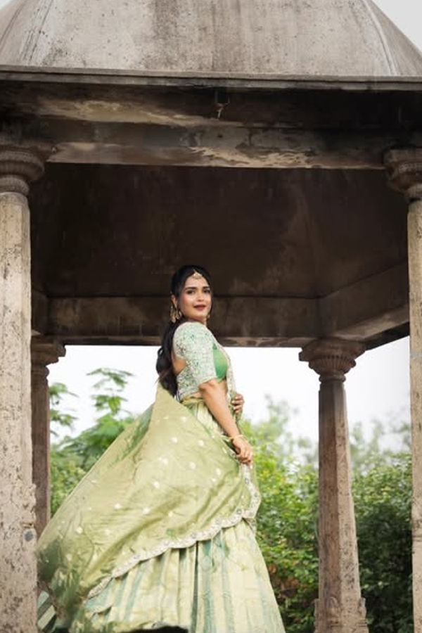 Bigg Boss Beauty Priyanka Jain Dazzling In Green Dress Photos9