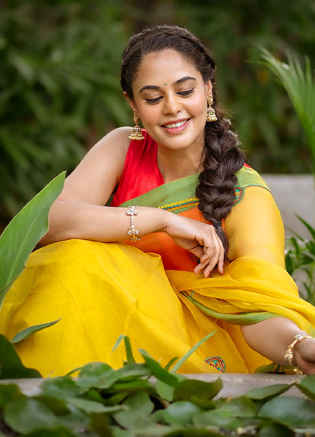 Telugu Actress Looks Like a Doll in a Silk Saree (Photos)10