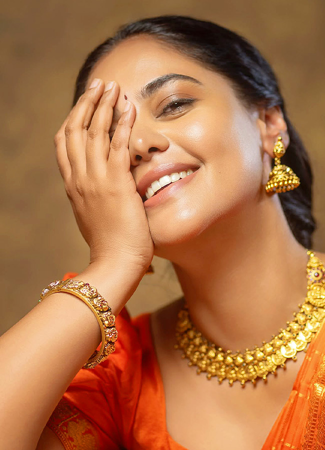 Telugu Actress Looks Like a Doll in a Silk Saree (Photos)2
