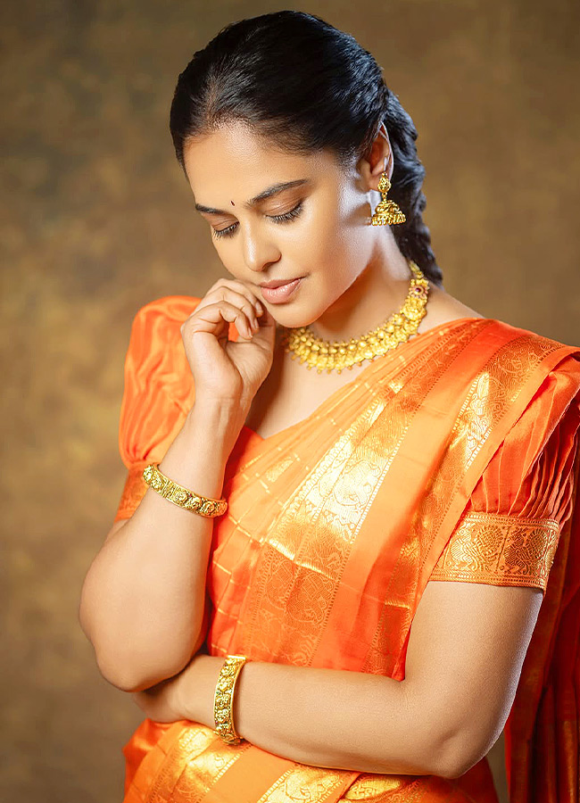 Telugu Actress Looks Like a Doll in a Silk Saree (Photos)4