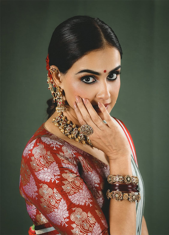 Indian Actress Genelia Birthday Photos11