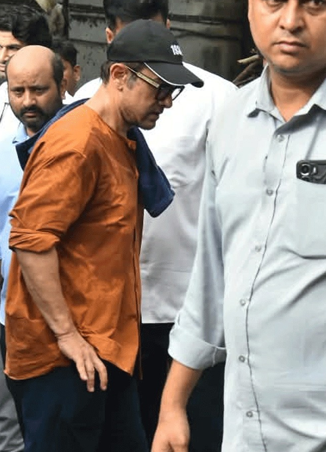 Aamir Khan and Ashutosh Govariker attend Pradeep Singh Rawat final rites in Mumbai10