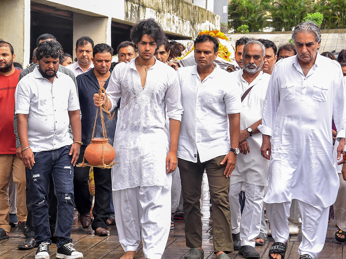 Aamir Khan and Ashutosh Govariker attend Pradeep Singh Rawat final rites in Mumbai2