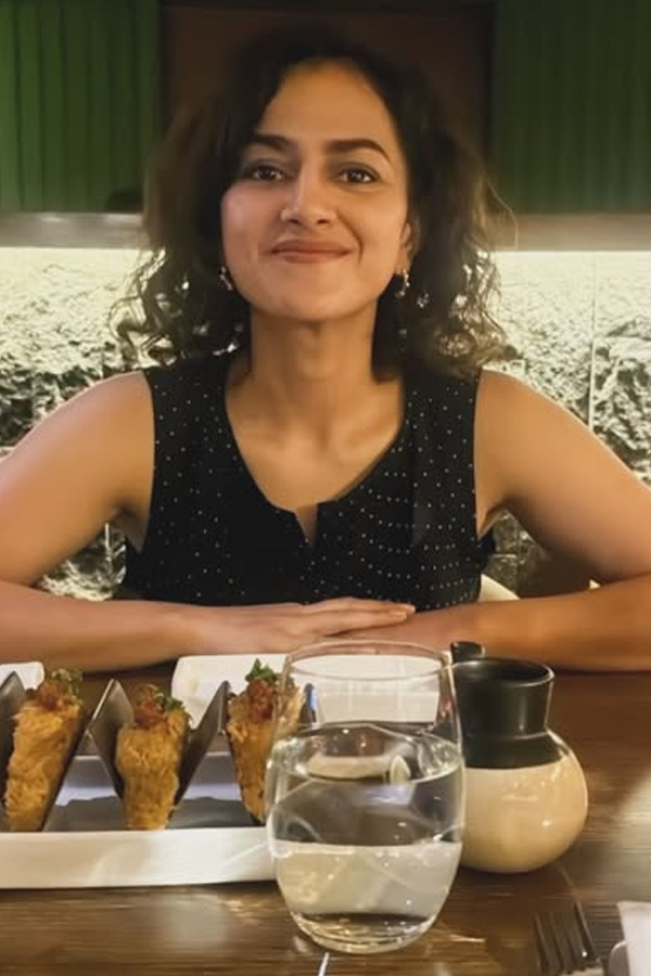Actress Shraddha Srinath Latest Stunning Photos14
