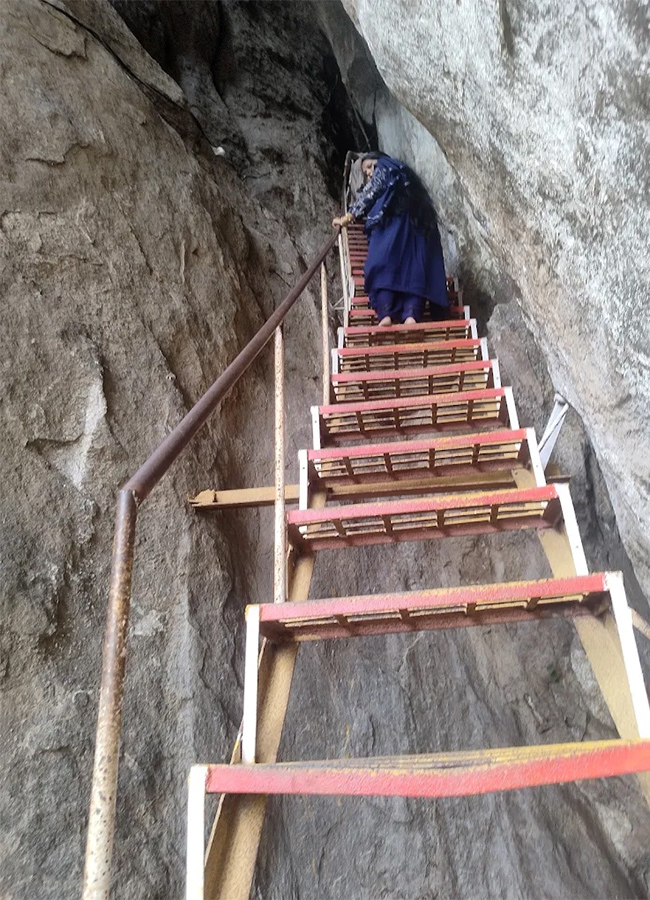 Puligundu Rock Mountain in Gudyanam Palli, Andhra Pradesh: Photos15