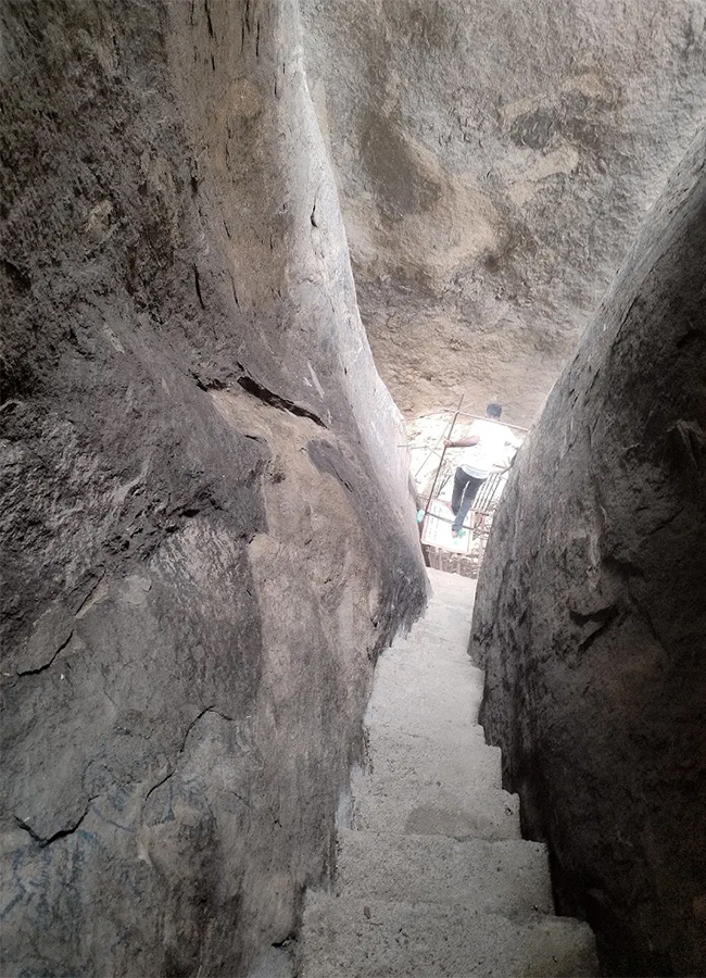 Puligundu Rock Mountain in Gudyanam Palli, Andhra Pradesh: Photos24