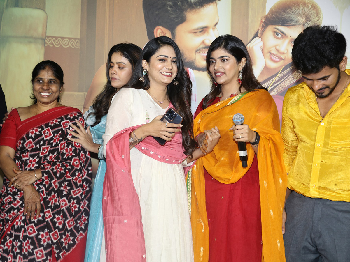 Rithu Chowdary And Demon Pavan Bangaram Song launch viral photos10