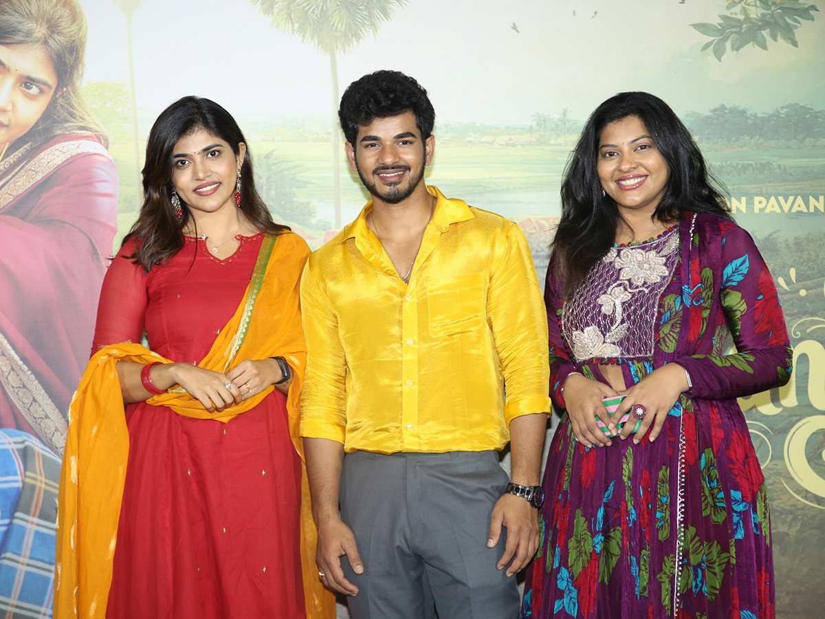 Rithu Chowdary And Demon Pavan Bangaram Song launch viral photos2