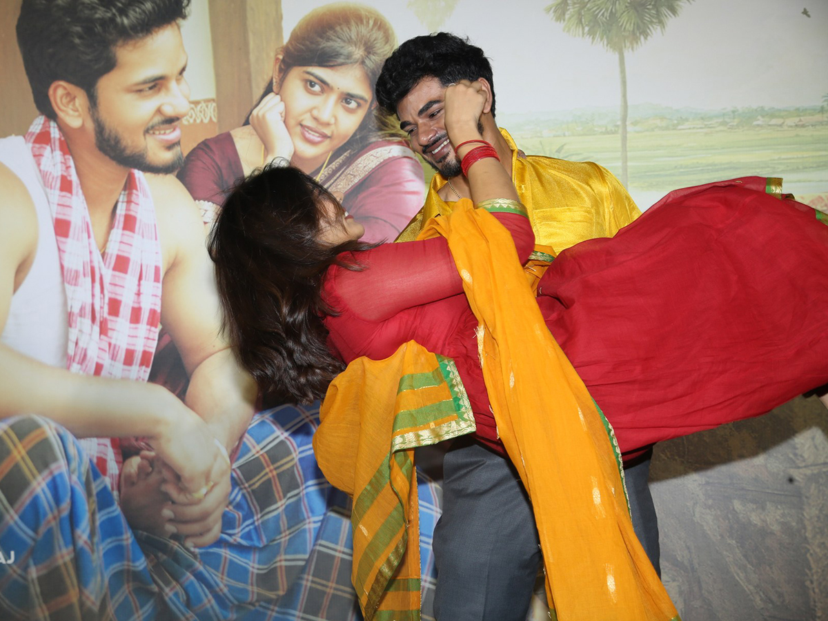 Rithu Chowdary And Demon Pavan Bangaram Song launch viral photos3