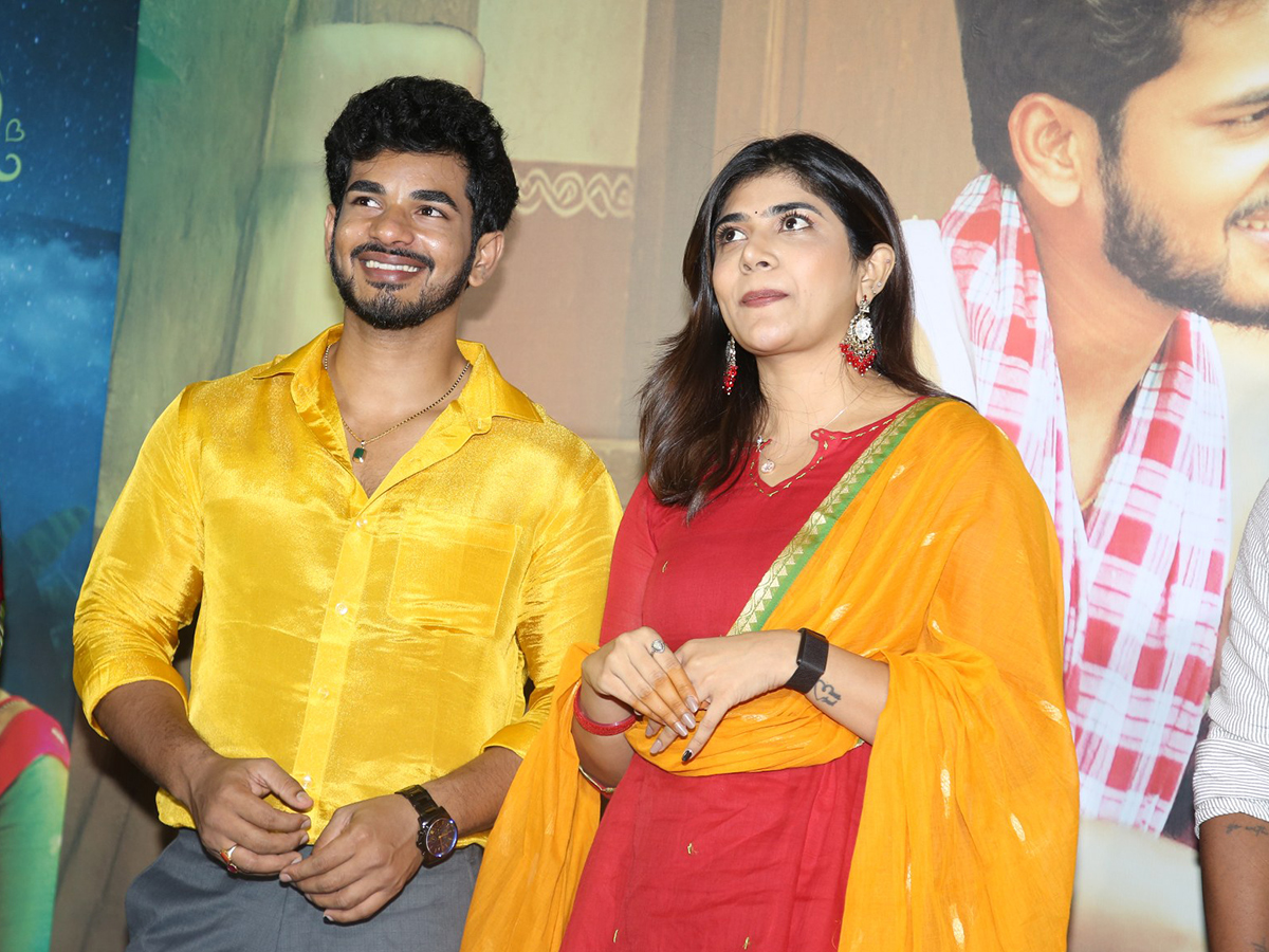 Rithu Chowdary And Demon Pavan Bangaram Song launch viral photos4