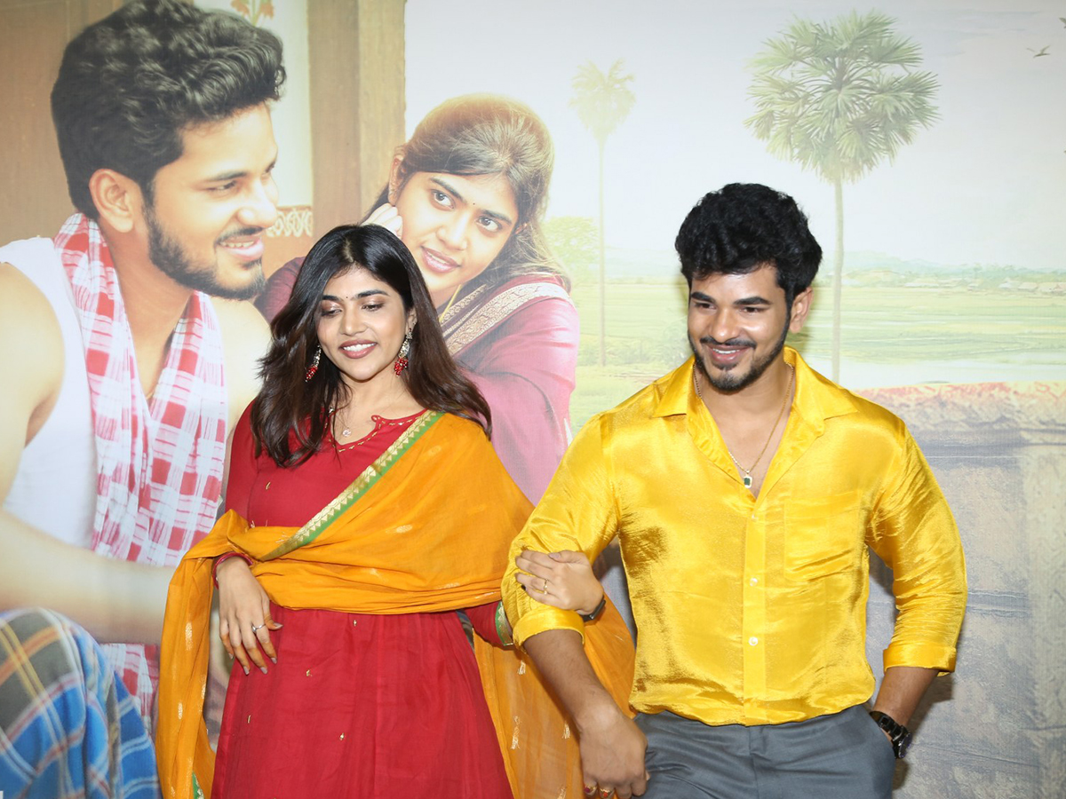 Rithu Chowdary And Demon Pavan Bangaram Song launch viral photos5