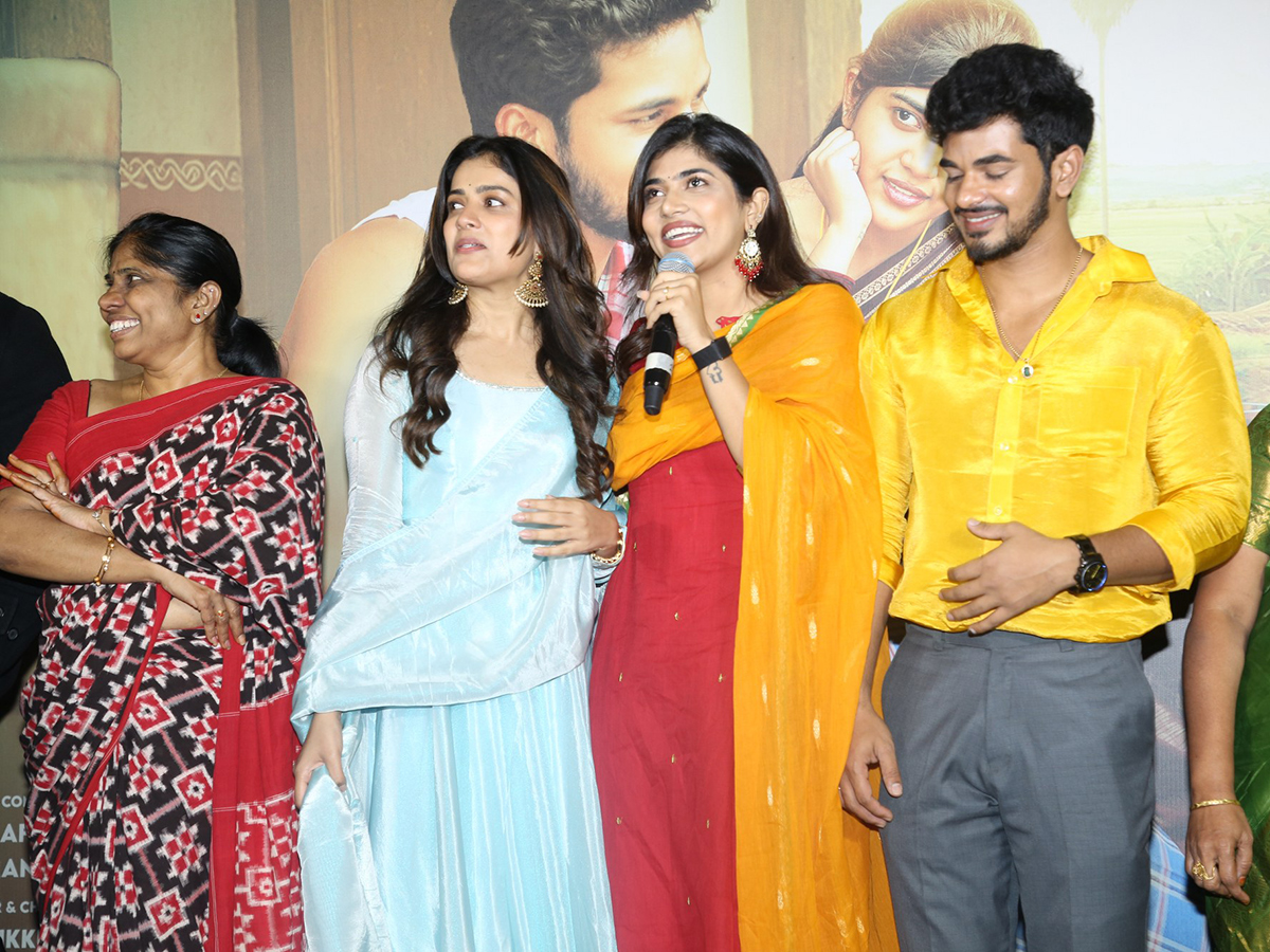 Rithu Chowdary And Demon Pavan Bangaram Song launch viral photos9
