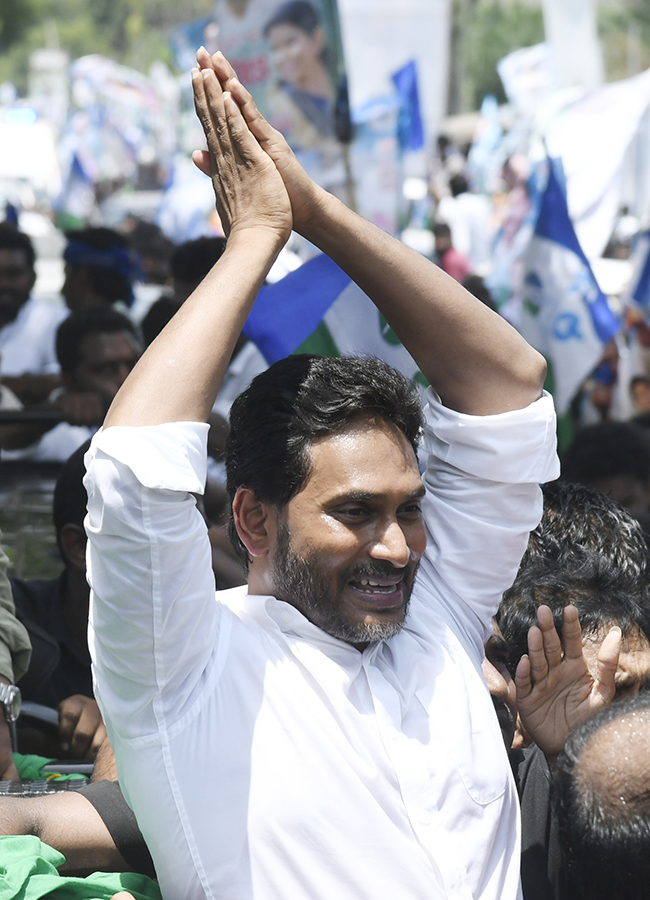 YS Jagan Mohan Reddy Visited Devarapalli in East Godavari10
