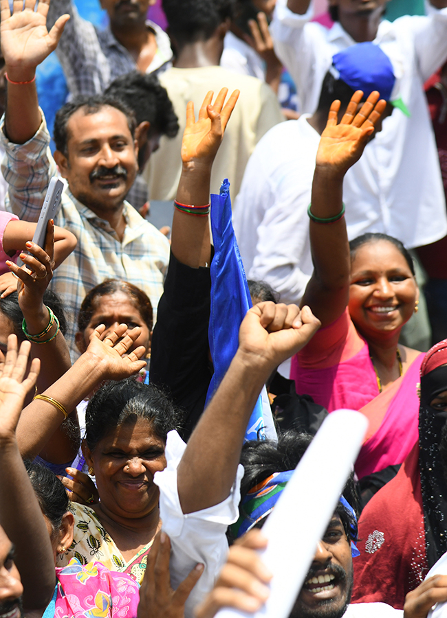 YS Jagan Mohan Reddy Visited Devarapalli in East Godavari22